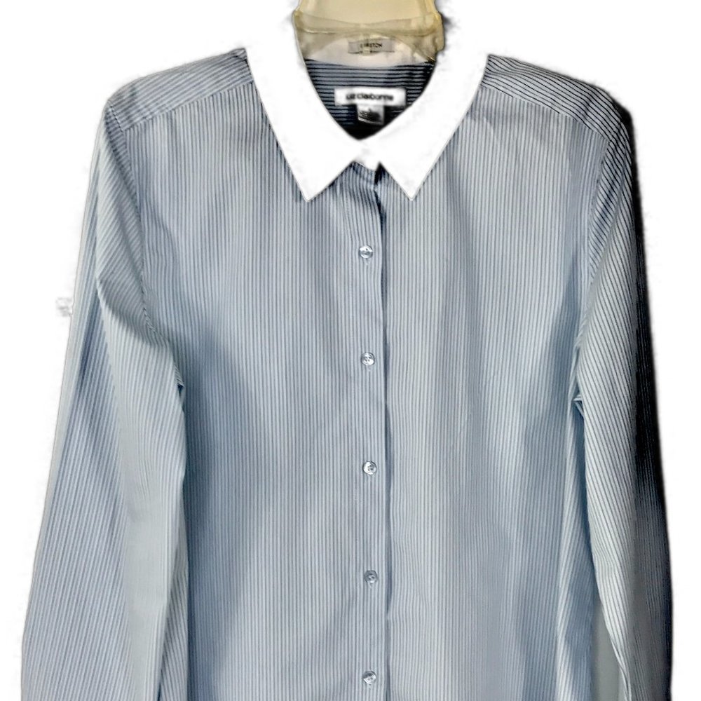 Liz Claiborne long sleeve, cuffed, stretch shirt - size Large - white collar